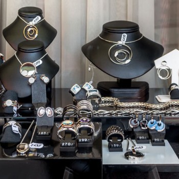 Juwelen in de etalage